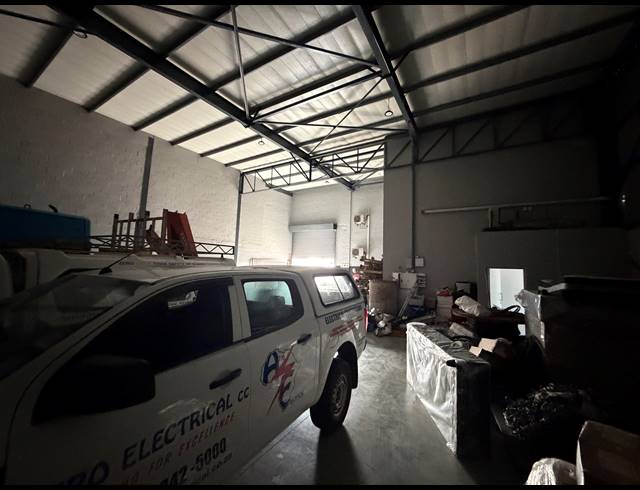 547M² WAREHOUSE TO LET IN STIKLAND INDUSTRIAL